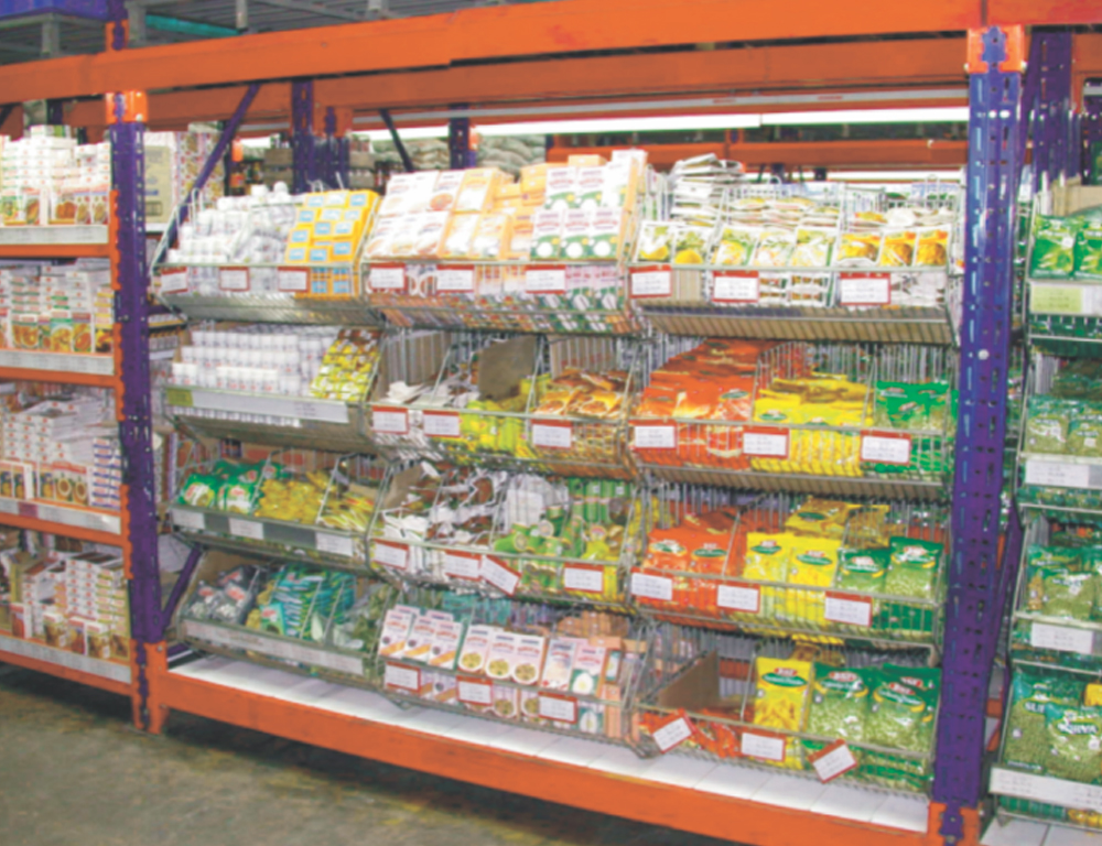 Supermarket shelving rack for organized display of grocery and food products